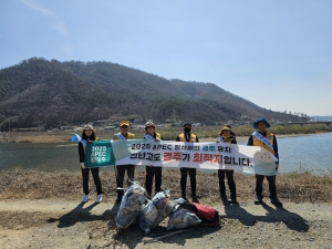 상록등봉사회 형산강역사문화공원 환경정비 실시
