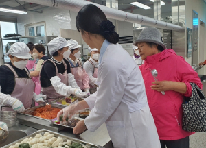 경주시 공무원 배우자들, 자원 봉사 위해 두 팔 걷었다