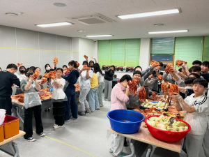 경주 두빛나래, 안강지역 경로당 2곳에 김장김치 전달