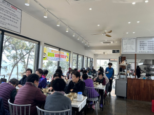 경주 감포읍, 윤칼국수와 함께하는 ‘어르신 행복의 날’ 첫 행사 열려
