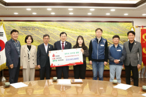경주시청 공무원들, 영남 산불 피해 이재민 돕기 위해 성금 3,200만원 기탁