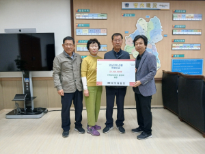 문무대왕면 기축생 황우회, 영남지역 산불 피해 복구를 위한 100만원 기탁